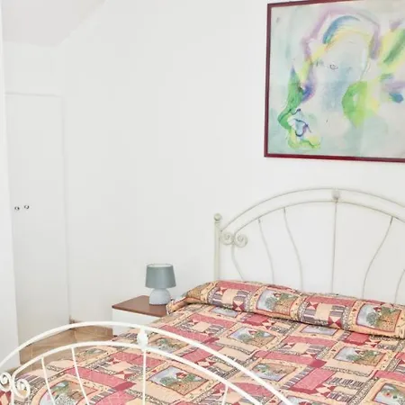 Otranto: Independent In An Elegant Residential Area, 550m From The Sea