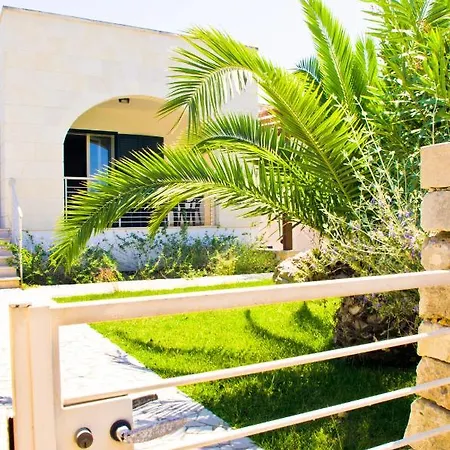 Holiday home Otranto: Independent In An Elegant Residential Area, 550m From The Sea Otranto